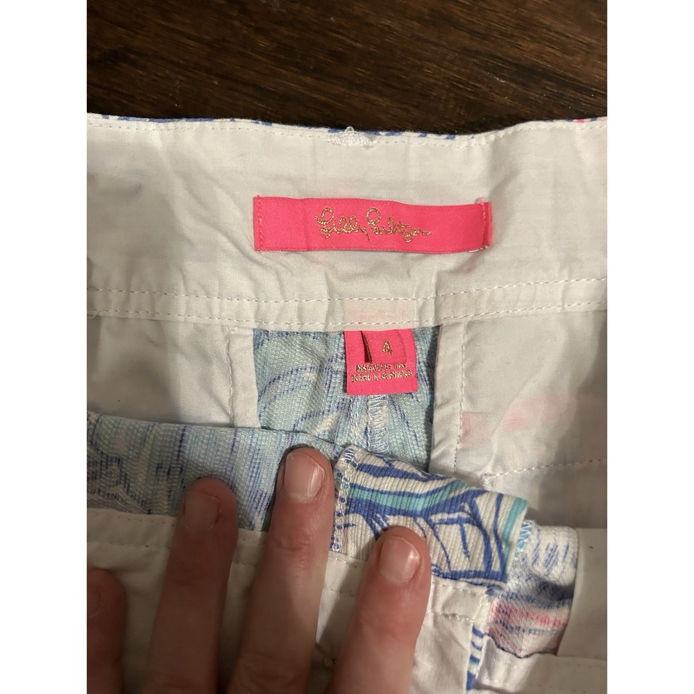 Lilly Pulitzer Blue Haven Raising Shell Walsh Shorts Size 4 - Picture 2 of 4